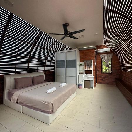 Red House The Garden Stay In Bukit Tinggi By Play Bentong Exterior foto