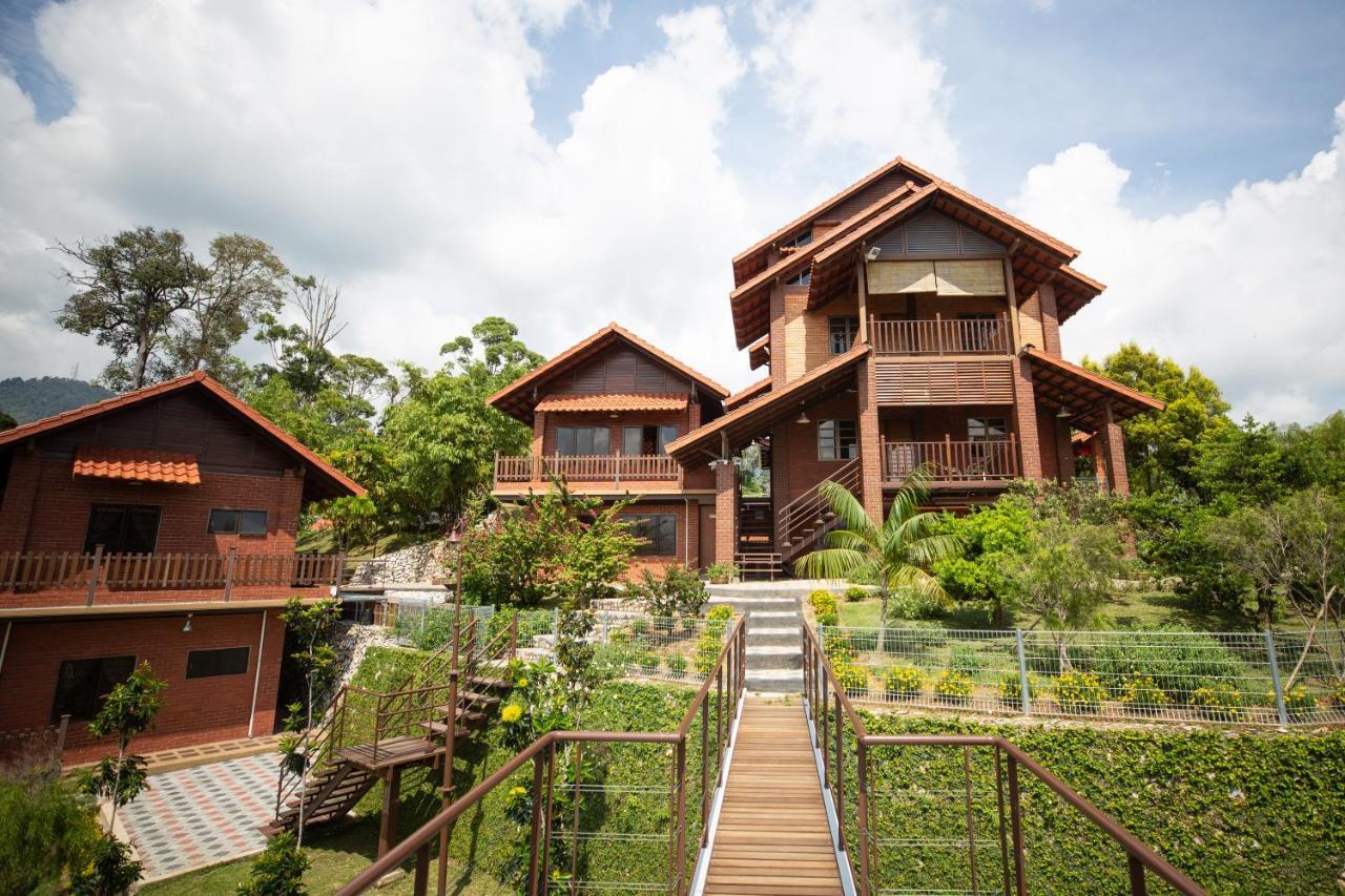 Red House The Garden Stay In Bukit Tinggi By Play Bentong Exterior foto