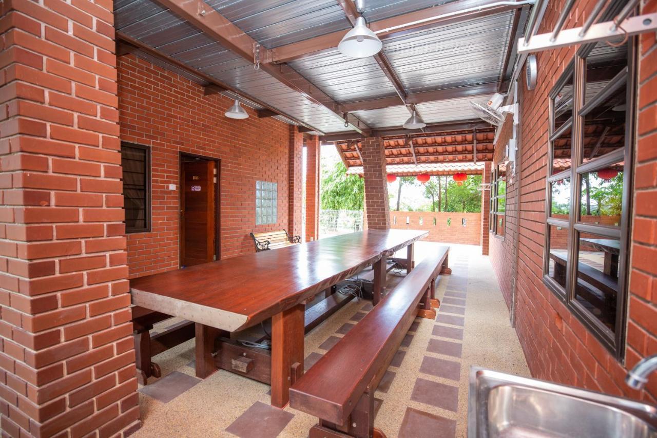 Red House The Garden Stay In Bukit Tinggi By Play Bentong Exterior foto