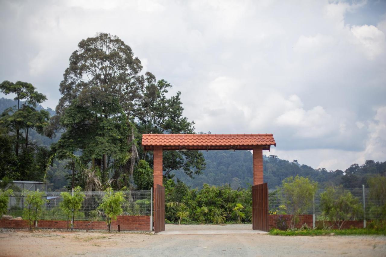 Red House The Garden Stay In Bukit Tinggi By Play Bentong Exterior foto